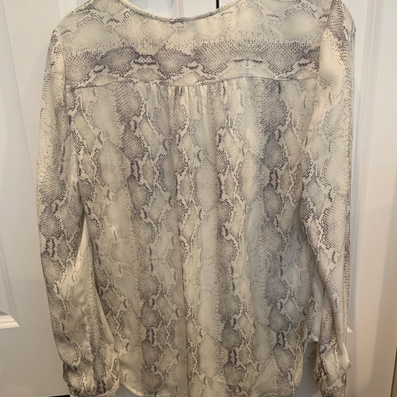 Aritzia 100% silk blouse - Picture 3 of 4